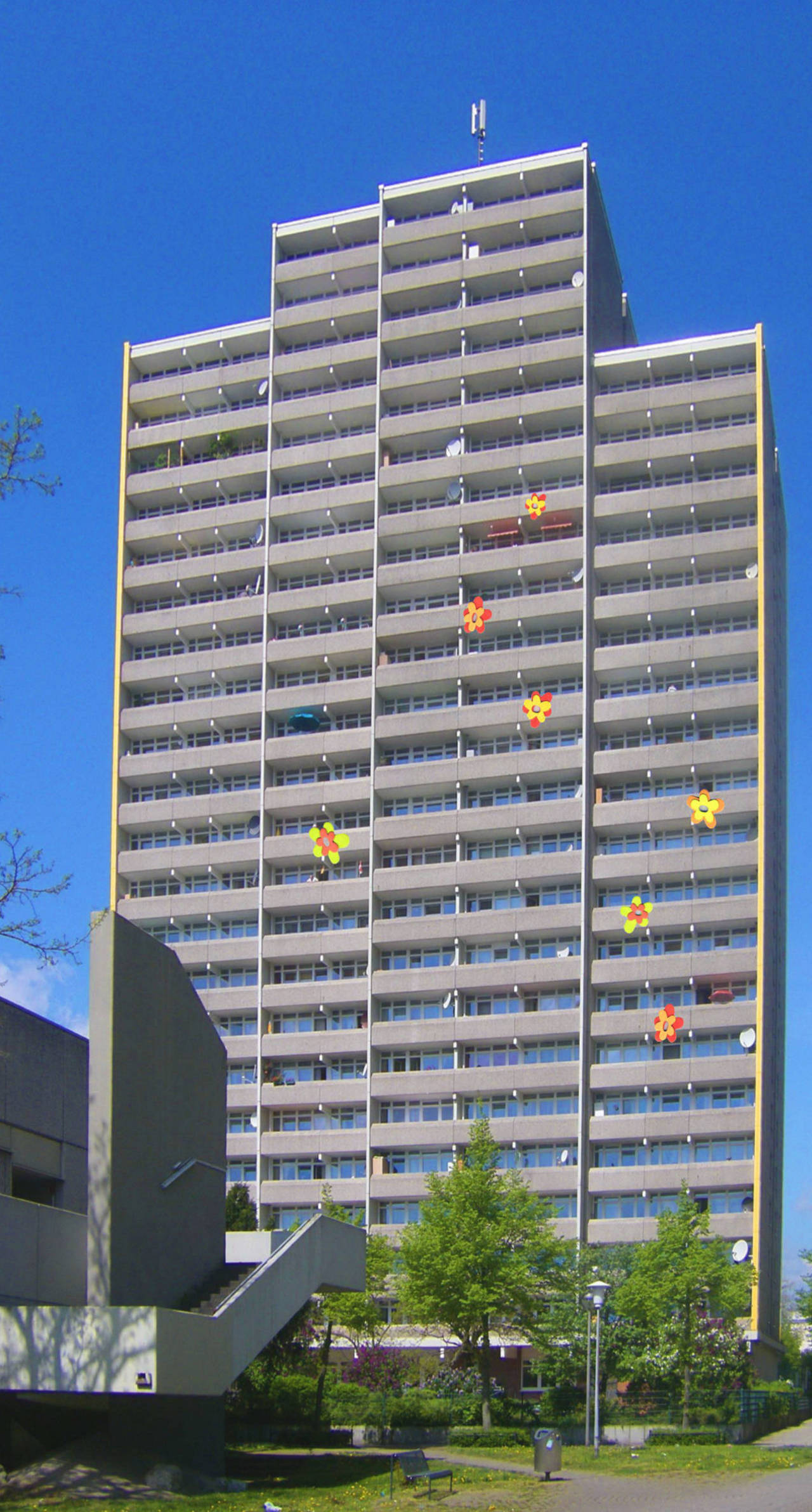 Hochhaus-Fassadengestaltung an der Florenzer Straße in Chorweiler